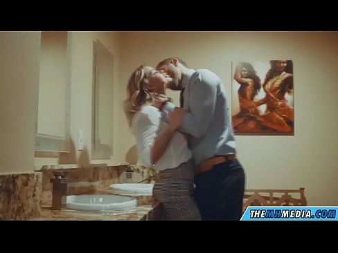 ❤️ Quandu una bionda tettona ti seduce in un bagnu publicu ❤️❌ Porno à porn co.pornoreino-com.ru ❌